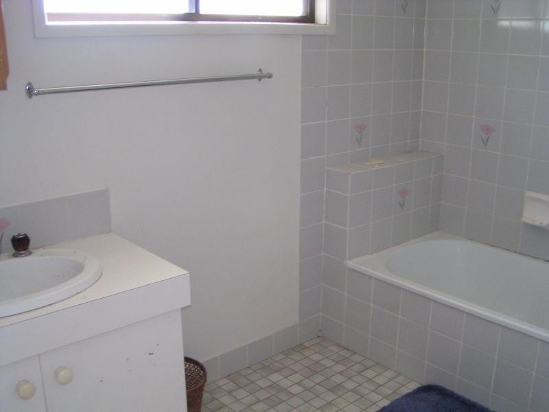 11 Paula Parade, Lamb Island QLD 4184