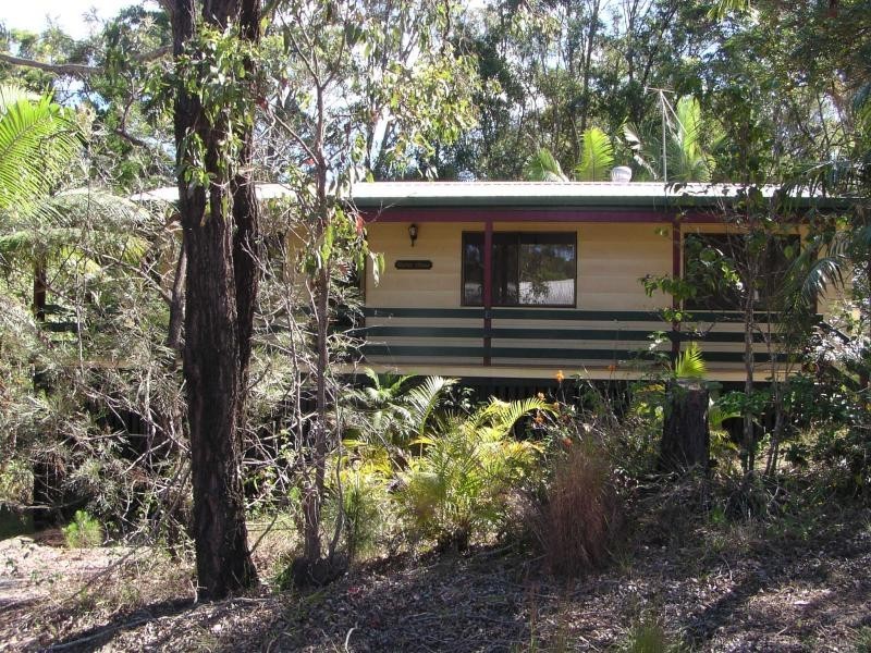 11 Paula Parade, Lamb Island QLD 4184