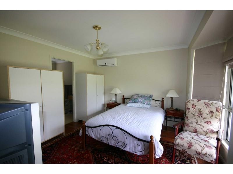 8 Gordon Road, Macleay Island QLD 4184