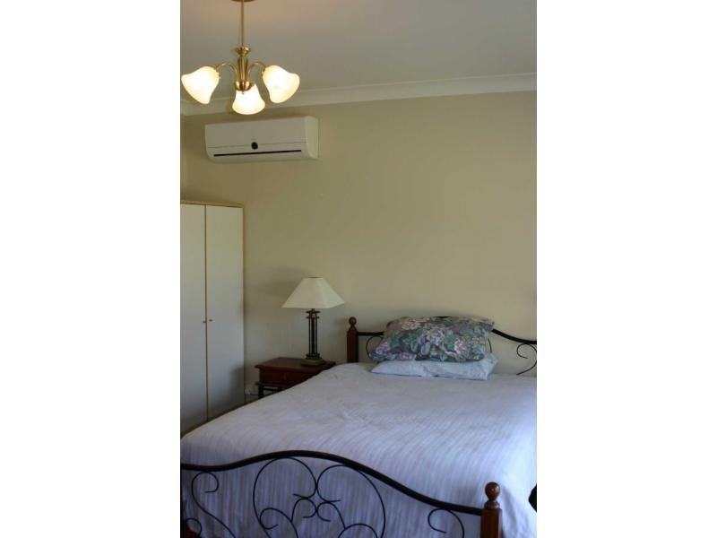 8 Gordon Road, Macleay Island QLD 4184