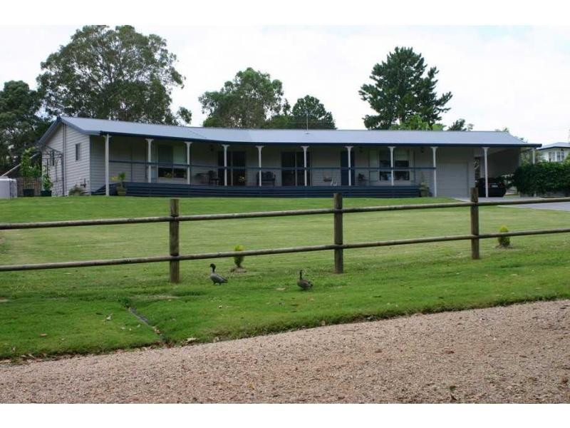 8 Gordon Road, Macleay Island QLD 4184