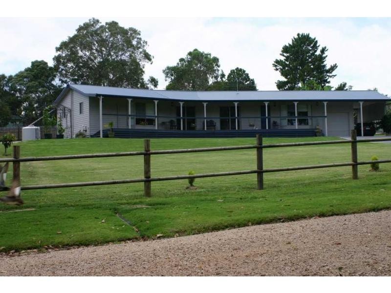 8 Gordon Road, Macleay Island QLD 4184