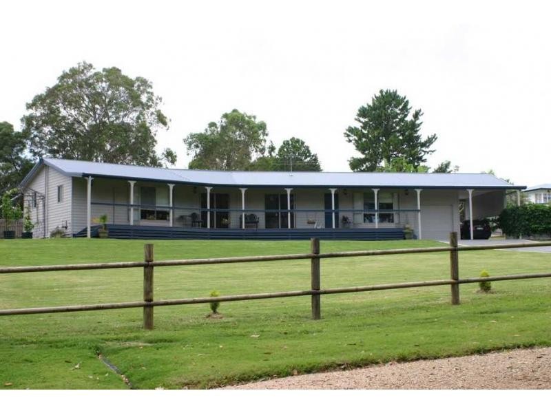 8 Gordon Road, Macleay Island QLD 4184