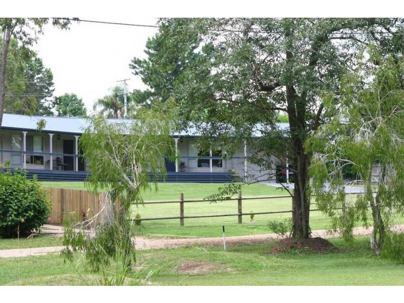 8 Gordon Road, Macleay Island QLD 4184