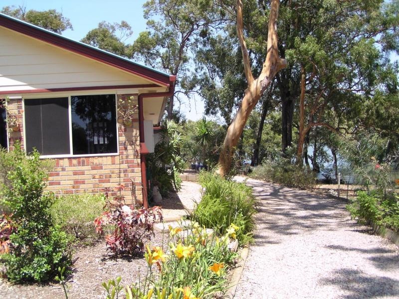 44 Calm Waters Crescent, Macleay Island QLD 4184