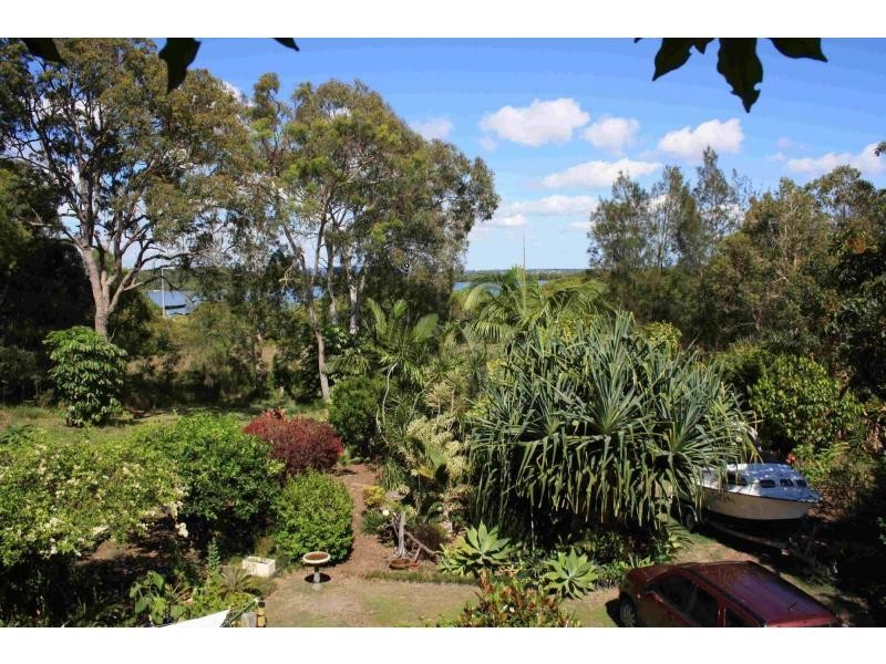 64 Charles Terrace, Macleay Island QLD 4184