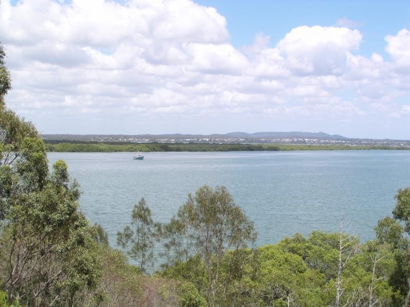 27 Cliff Terrace, Macleay Island QLD 4184