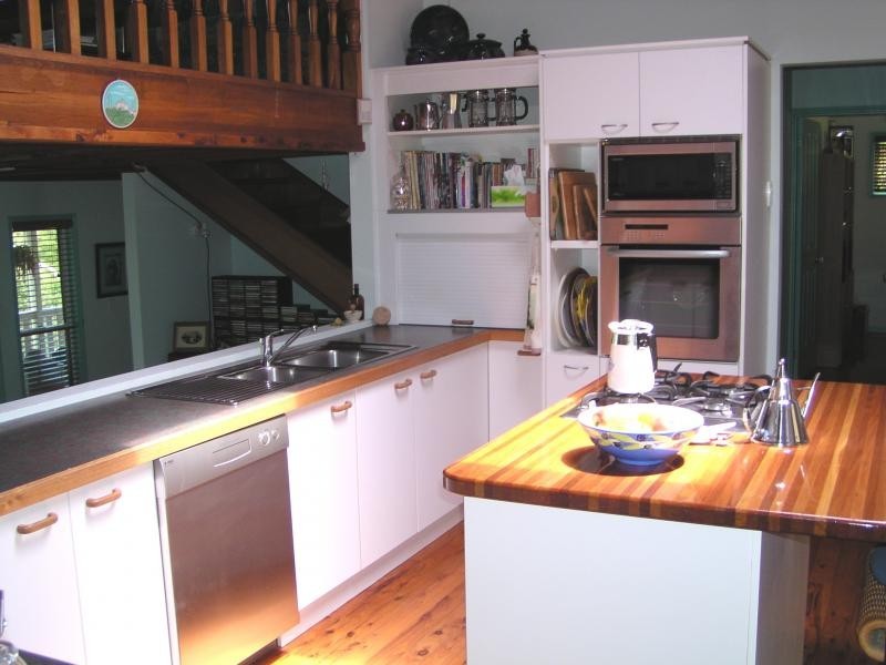 27 Cliff Terrace, Macleay Island QLD 4184