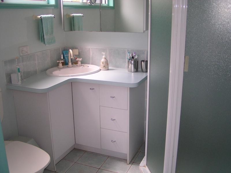 27 Cliff Terrace, Macleay Island QLD 4184