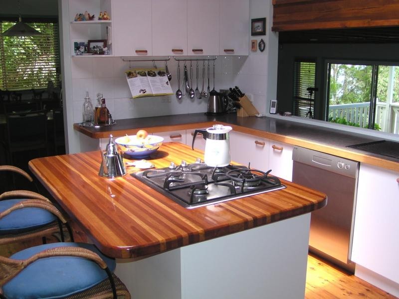 27 Cliff Terrace, Macleay Island QLD 4184