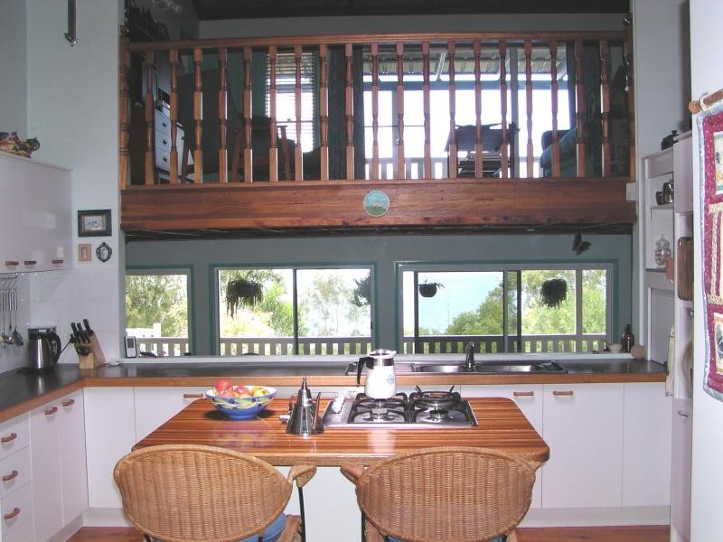 27 Cliff Terrace, Macleay Island QLD 4184