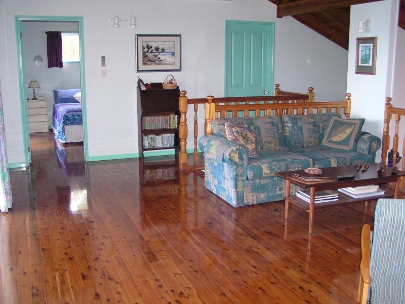 27 Cliff Terrace, Macleay Island QLD 4184