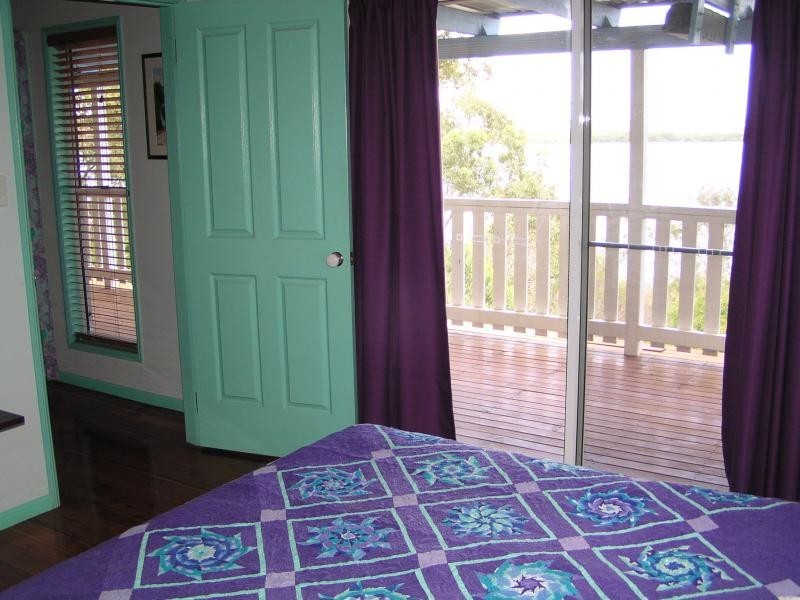 27 Cliff Terrace, Macleay Island QLD 4184