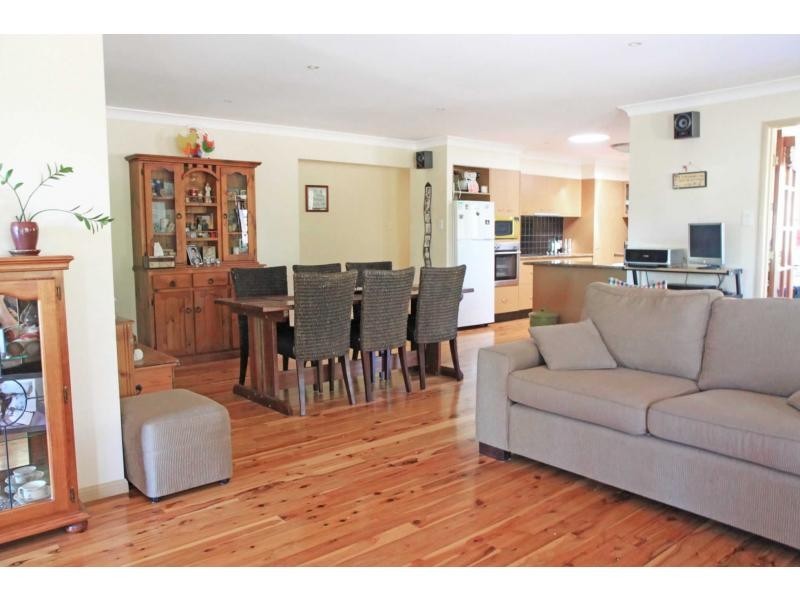 34 President Terrace, Macleay Island QLD 4184