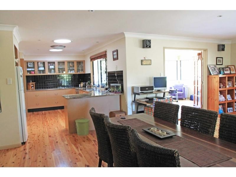 34 President Terrace, Macleay Island QLD 4184