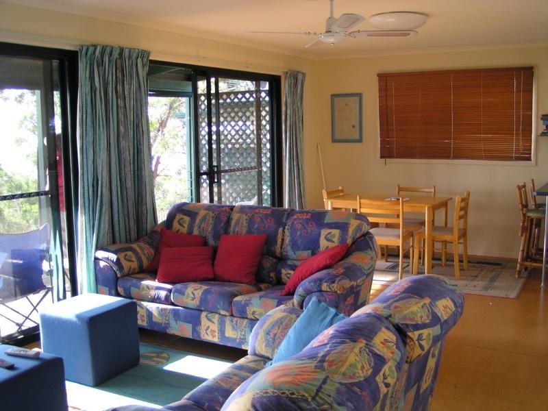 15 Coast Road, Macleay Island QLD 4184