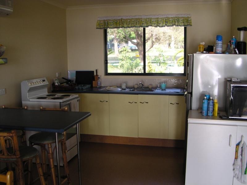15 Coast Road, Macleay Island QLD 4184