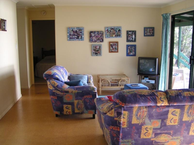 15 Coast Road, Macleay Island QLD 4184