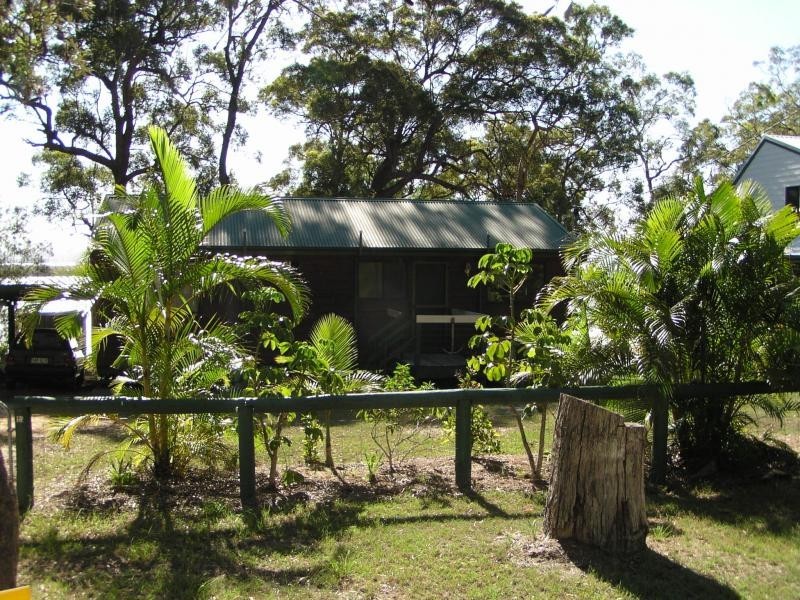 15 Coast Road, Macleay Island QLD 4184