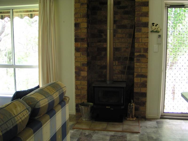 77 Beelong Street North, Macleay Island QLD 4184