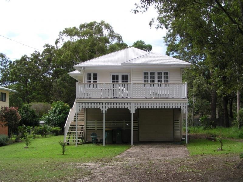 17 Noon-Muckle Street, Macleay Island QLD 4184