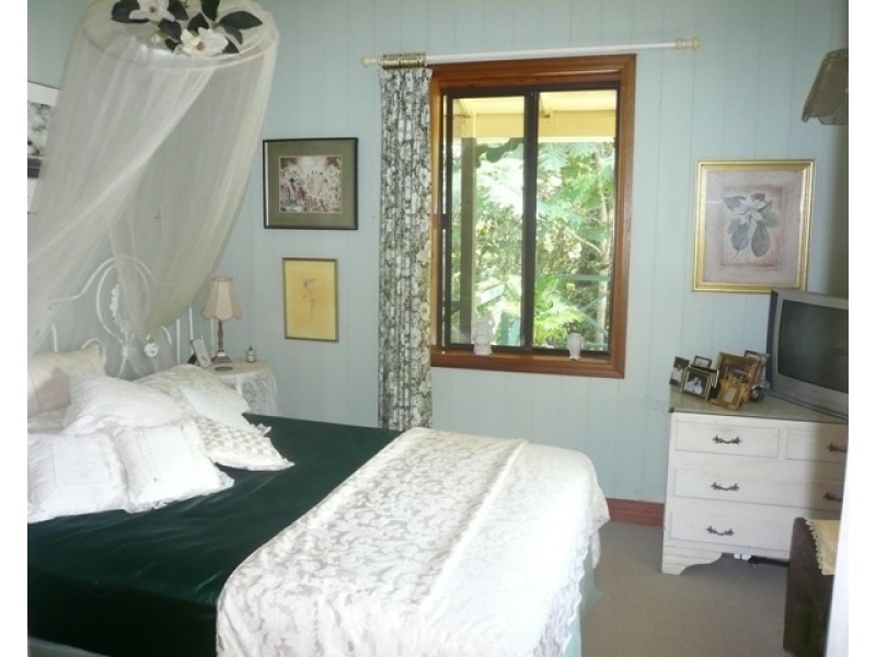 6 Scarborough Terrace, Macleay Island QLD 4184