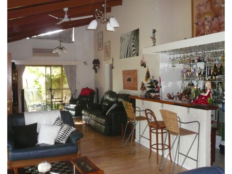 25 Benowa Street, Macleay Island QLD 4184