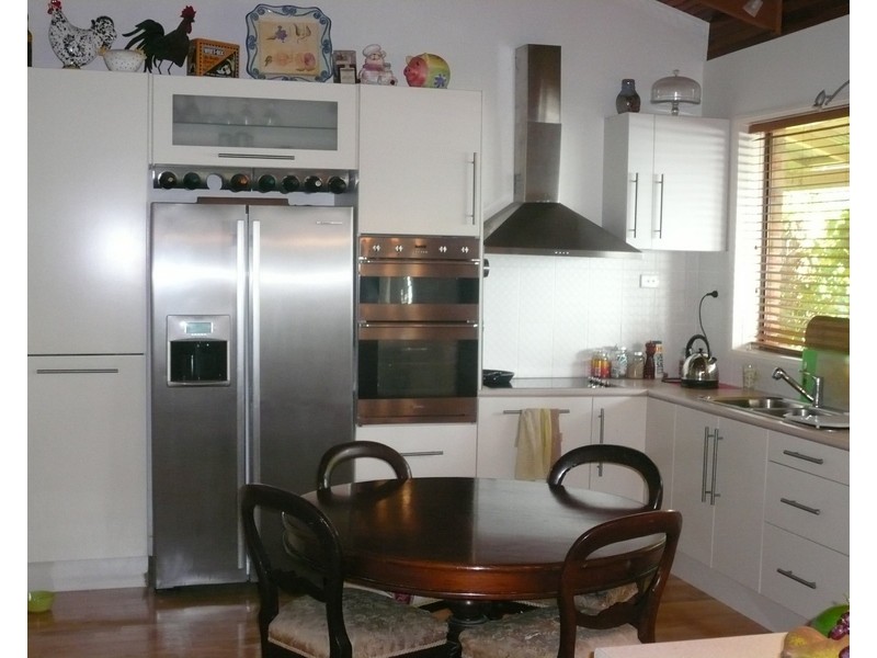 25 Benowa Street, Macleay Island QLD 4184