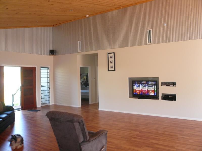 19 Francis Road, Macleay Island QLD 4184