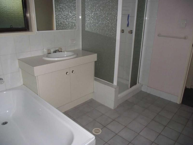 2 Michael Avenue, Lamb Island QLD 4184