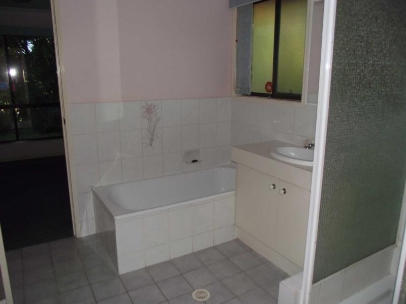 2 Michael Street, Lamb Island QLD 4184