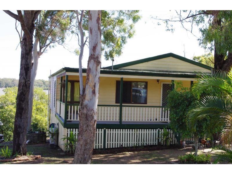 22 Calm Waters Crescent, Macleay Island QLD 4184