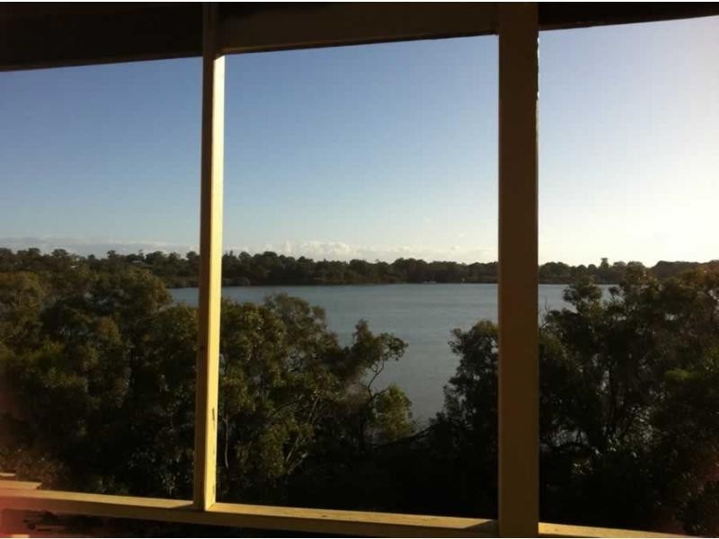 22 Calm Waters Crescent, Macleay Island QLD 4184