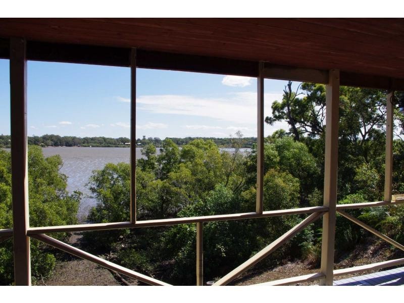 22 Calm Waters Crescent, Macleay Island QLD 4184