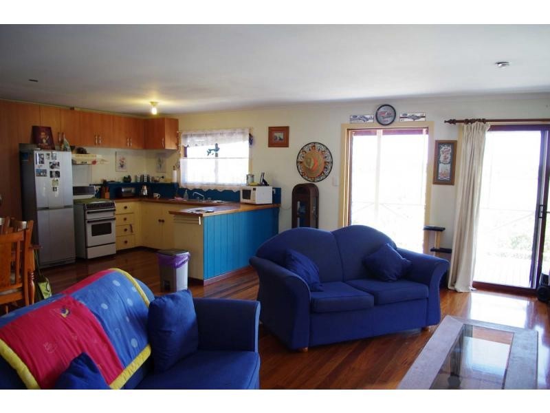 22 Calm Waters Crescent, Macleay Island QLD 4184