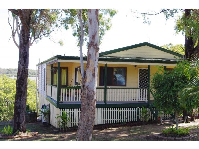 22 Calm Waters Crescent, Macleay Island QLD 4184
