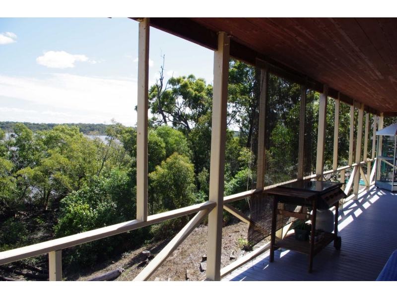 22 Calm Waters Crescent, Macleay Island QLD 4184