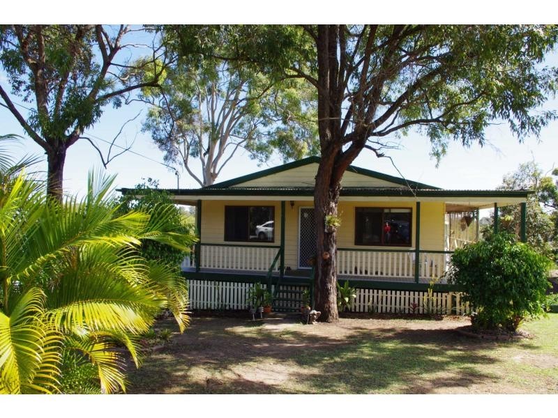 22 Calm Waters Crescent, Macleay Island QLD 4184