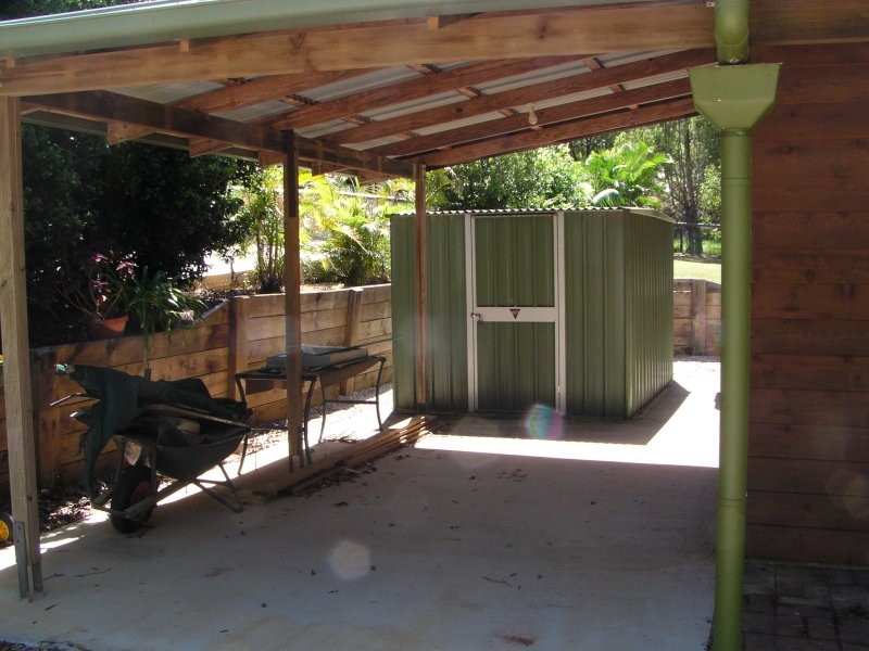 4 Coast Road, Macleay Island QLD 4184