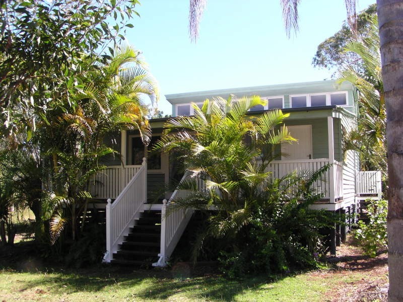 25 Tina Avenue, Lamb Island QLD 4184