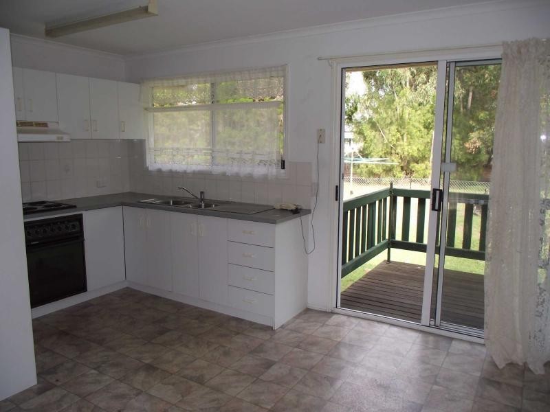 18 Kooberry Street, Macleay Island QLD 4184