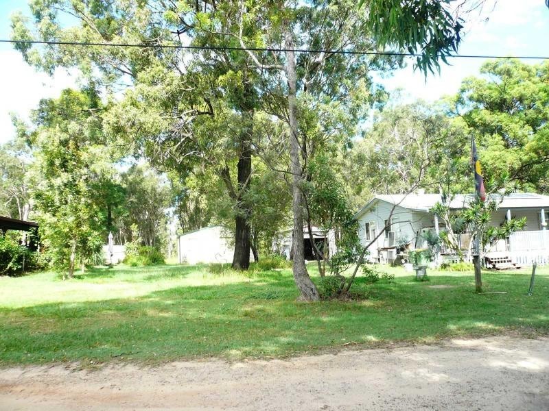 16 Noon-Muckle Street, Macleay Island QLD 4184