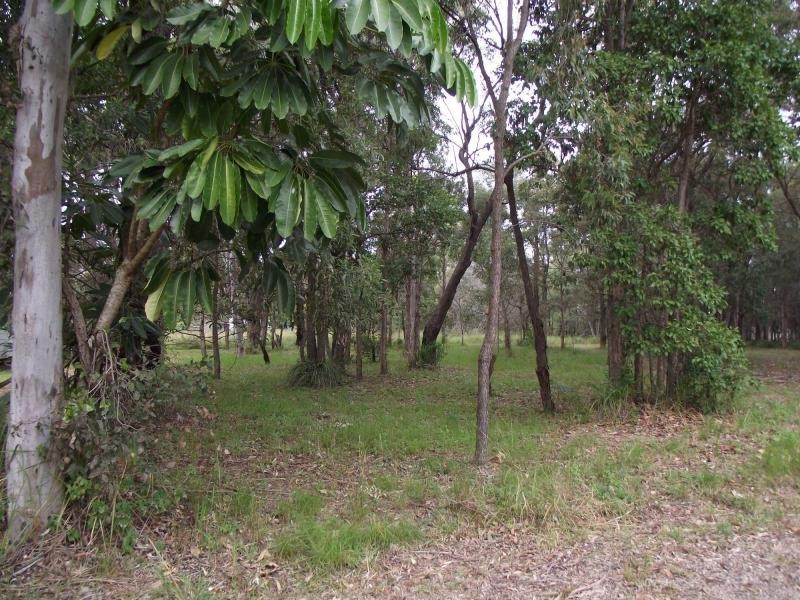 4 Pindarri Street, Lamb Island QLD 4184