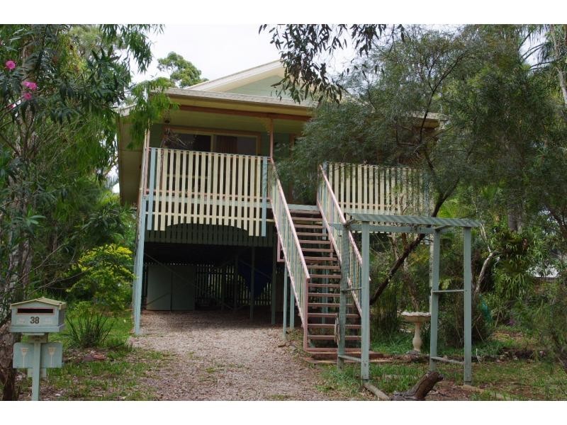38 Blue Bay Crescent, Macleay Island QLD 4184