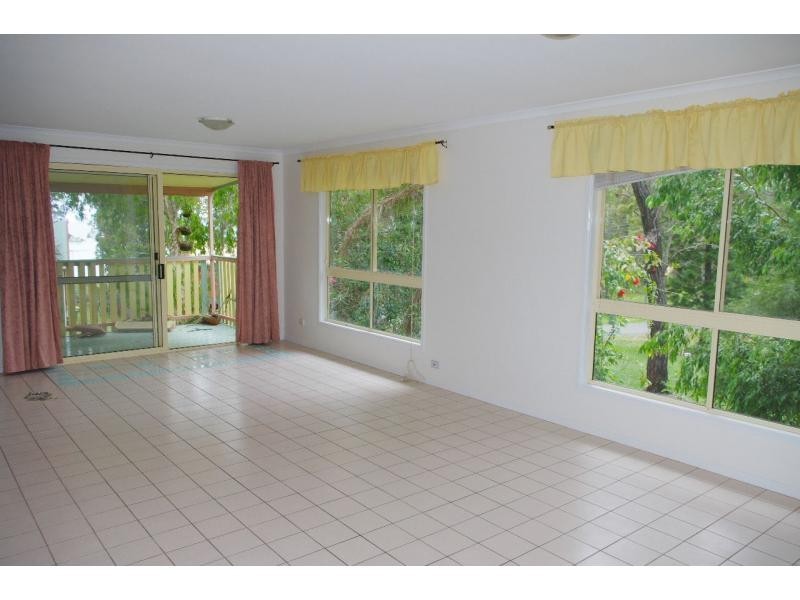 38 Blue Bay Crescent, Macleay Island QLD 4184