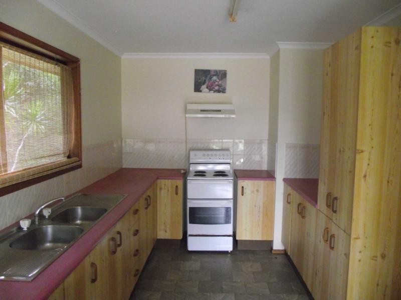 27 Cathy Street, Macleay Island QLD 4184