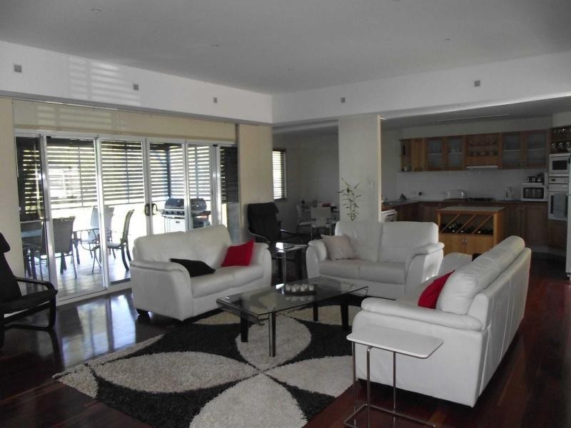 16 Eastbourne Terrace, Macleay Island QLD 4184