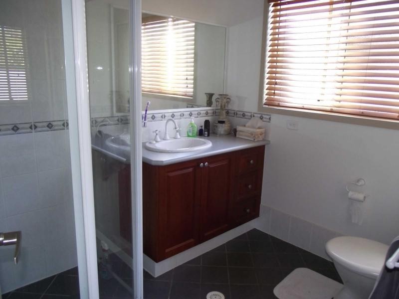 16 Eastbourne Terrace, Macleay Island QLD 4184