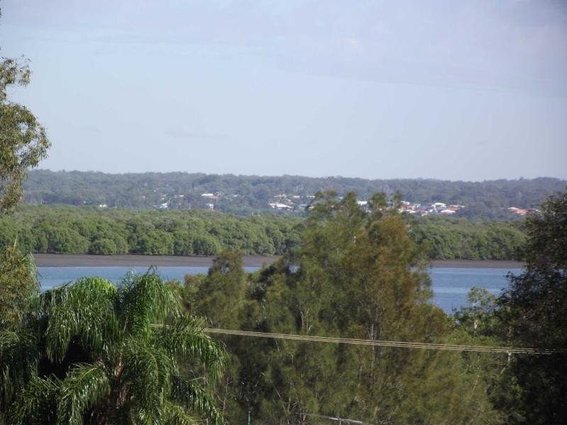 16 Eastbourne Terrace, Macleay Island QLD 4184