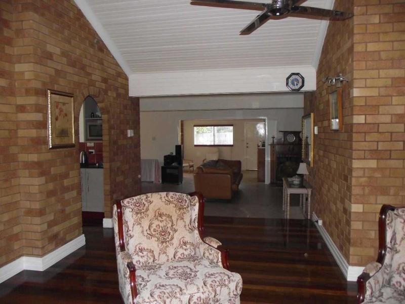 8 Squire Street, Macleay Island QLD 4184